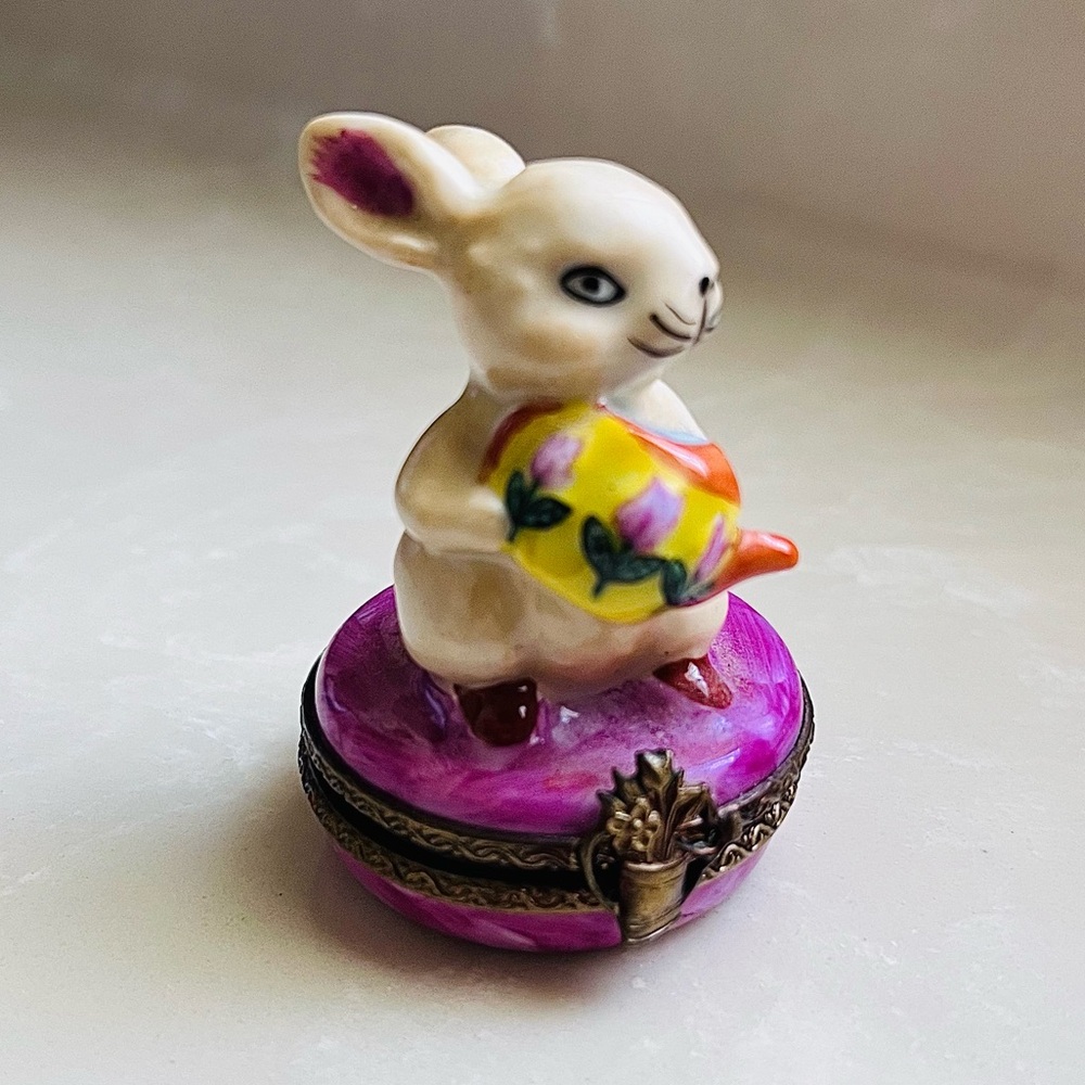 Genuine Limoges Chamart Rabbit/Bunny Box tulip